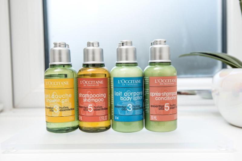 Deluxe King Room image 3