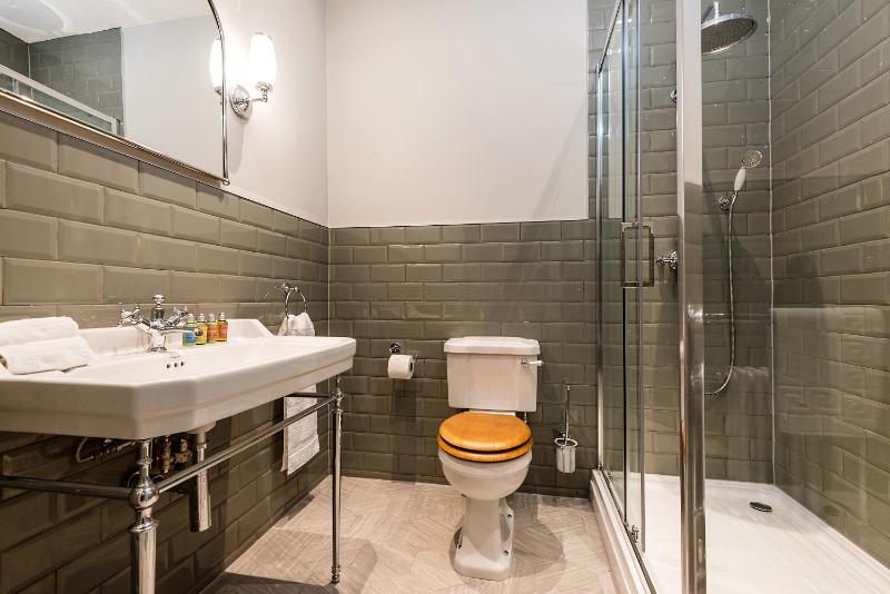 Superior King Room image 2