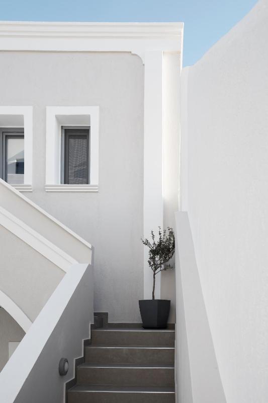 One-Bedroom Apartment image 4