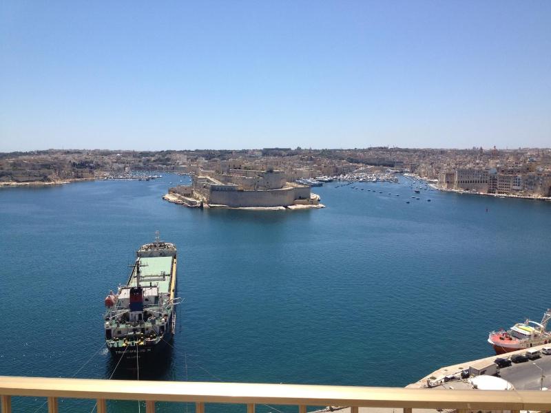 Grand Harbour Hotel - image 6