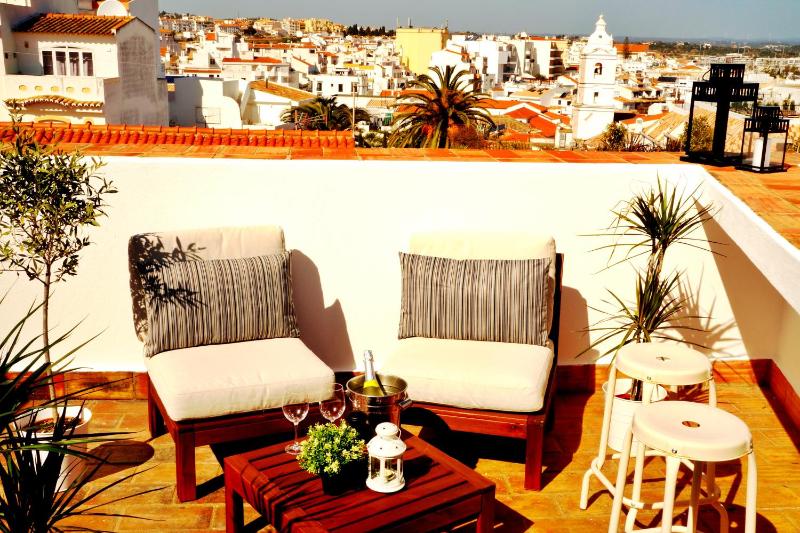 One-Bedroom Apartment with Terrace and Balcony image 2