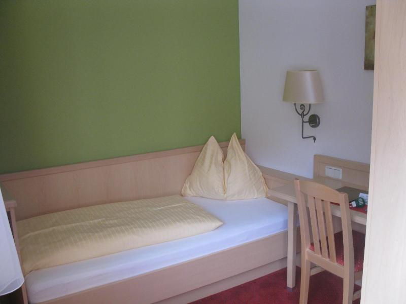 Single Room image 3