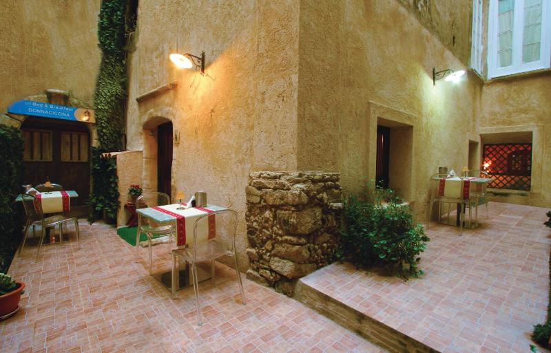 Donnaciccina Accomodation - image 44