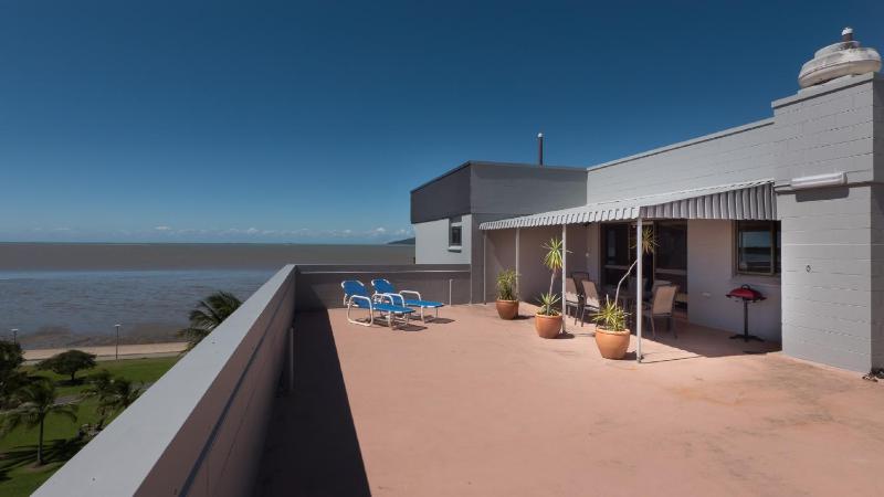 Coral Towers Holiday Suites - image 16