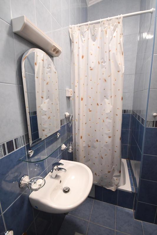 Single Room image 3