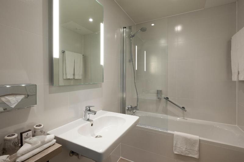 Double Room with Bath image 4