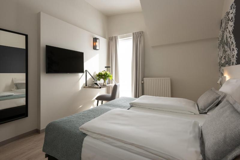 Double Room with Bath image 3