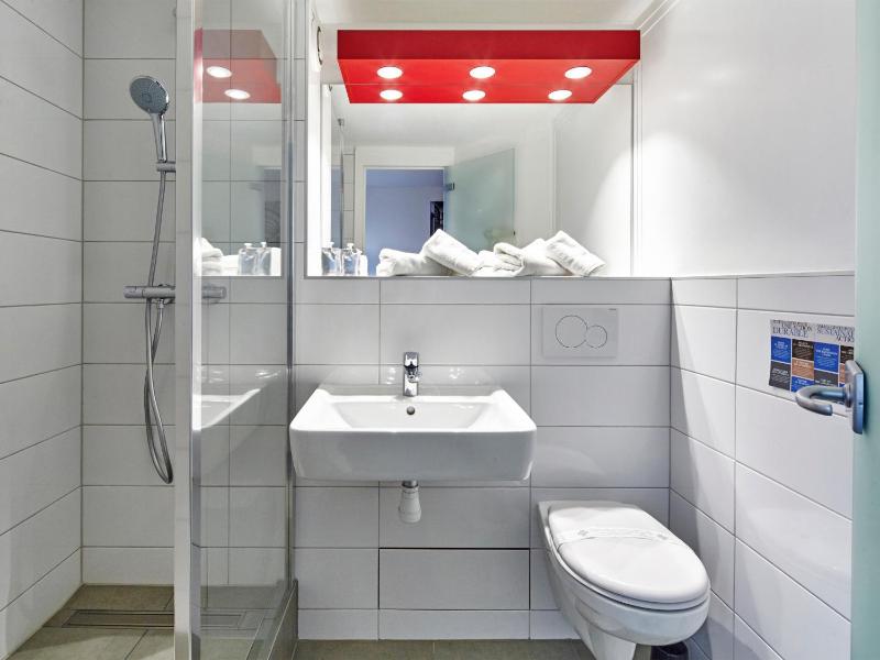 Twin Room image 2