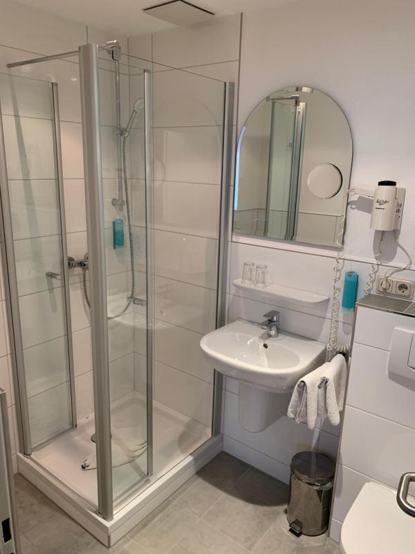 Double Room image 3