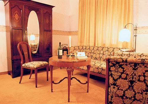 Standard Double Room image 2