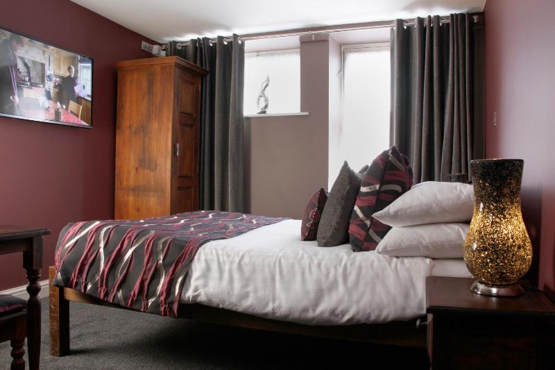 Deluxe Family Room image 2