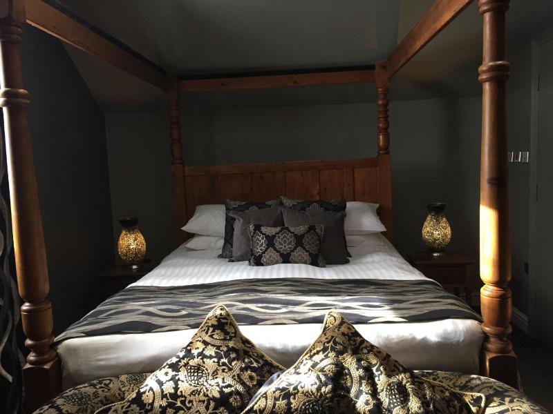 Double Room with Four Poster Bed en Suite image 2