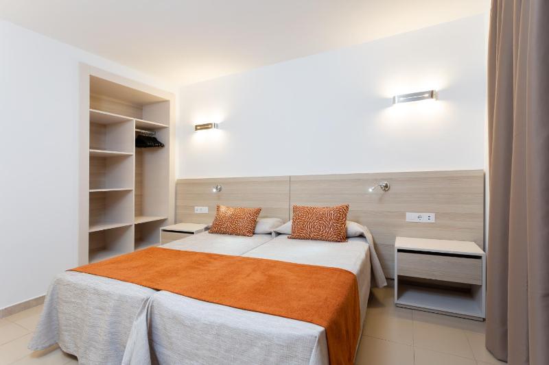 One-Bedroom Apartment (2 Adults + 2 Children) image 3