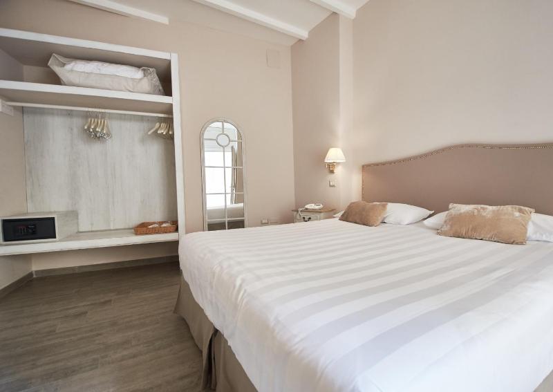 Superior Double or Twin Room image 3