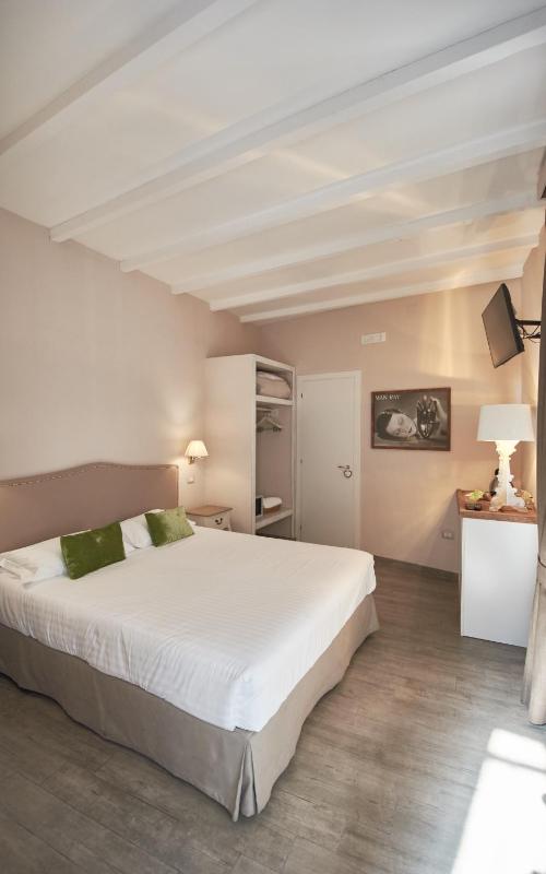 Superior Double Room image 2