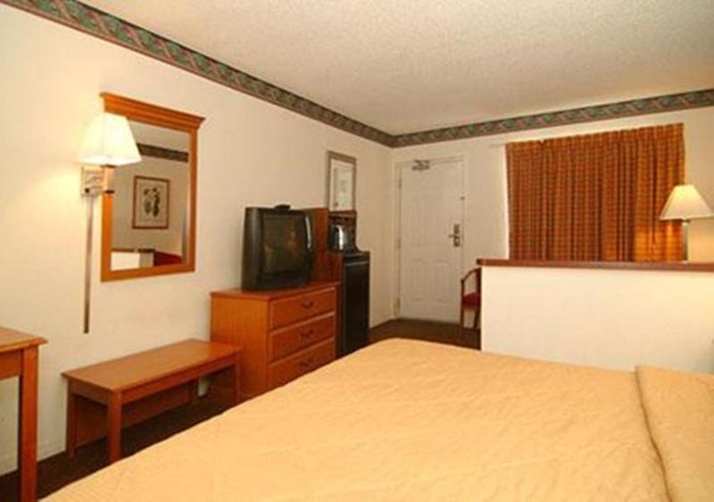 King Room - Non-Smoking image 3