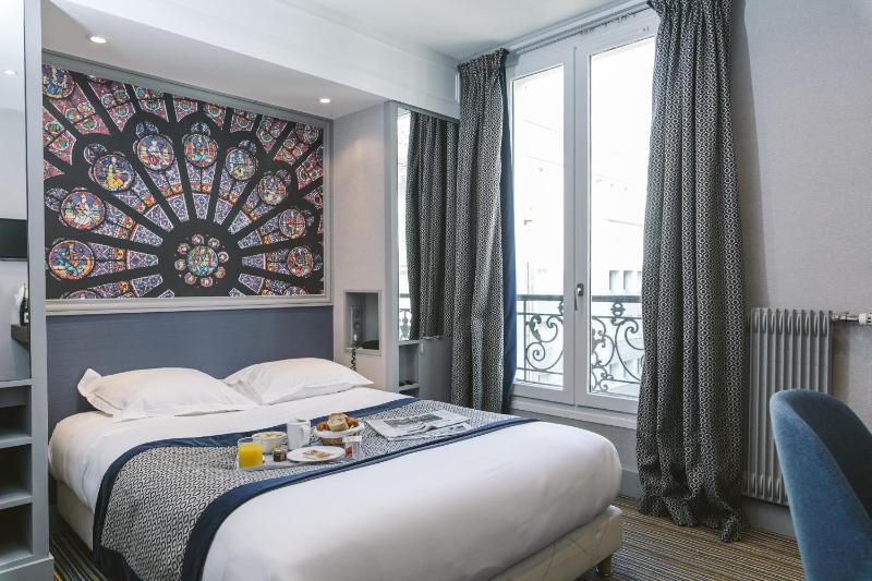 Double Room image 3