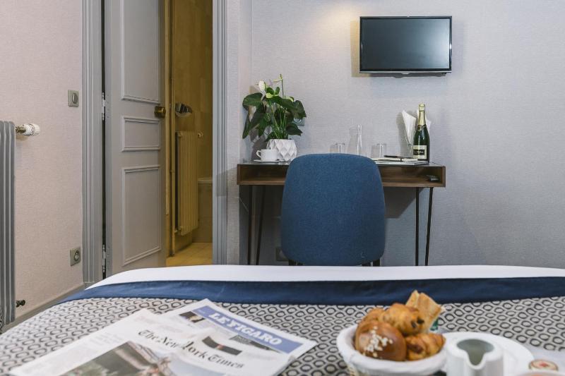 Double Room image 4