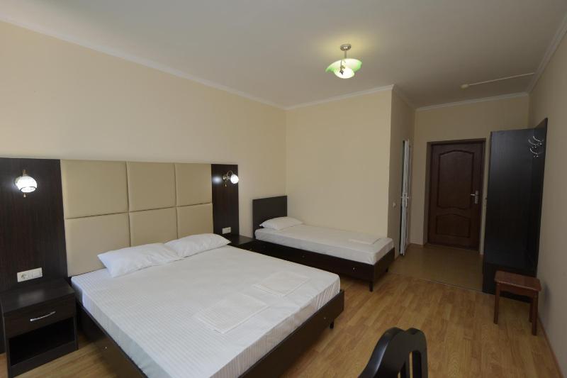 Triple Room with Balcony image 3