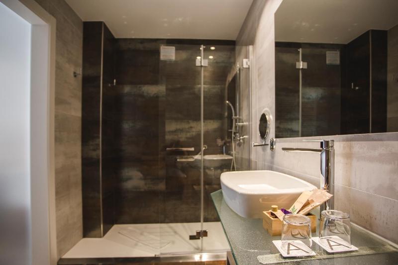 Double Room with Balcony image 1