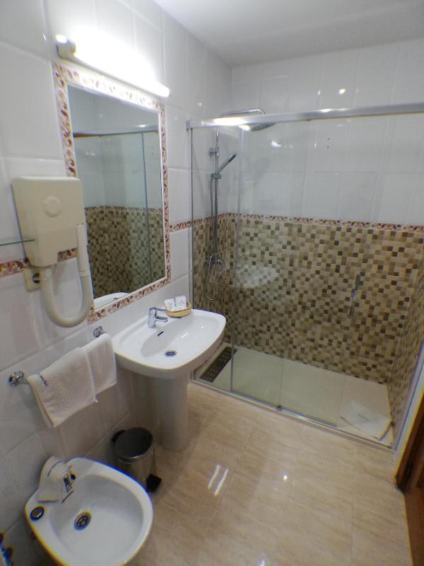 Double or Twin Room with Extra Bed image 2