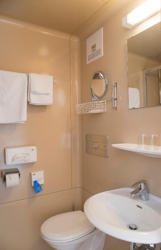 Standard Single Room image 4