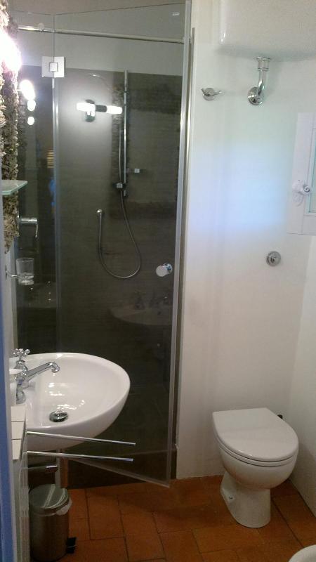 Double Room image 4