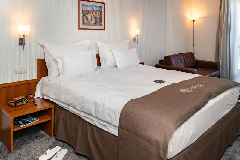 Standard Double Room with City View image 2