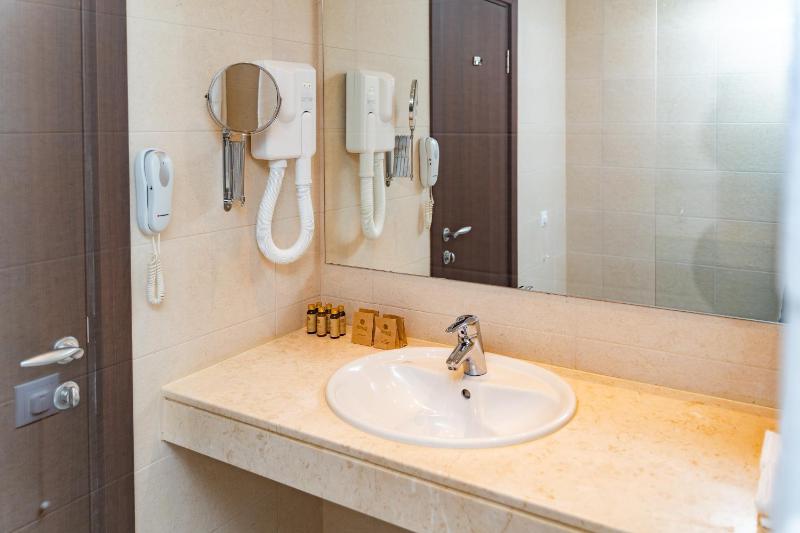 Standard Double Room with Sea View (2 Adults) image 2