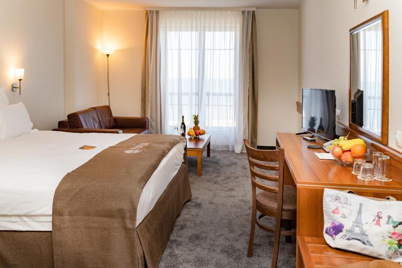 Double Room with Sea view (2 Adults + 1 Child ) image 1