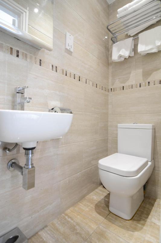 Small Double Room image 3
