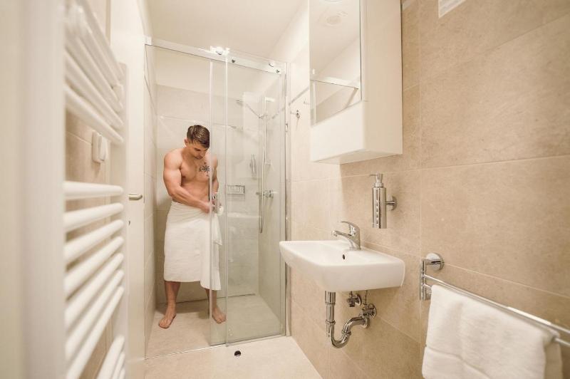 Deluxe Double Room image 2