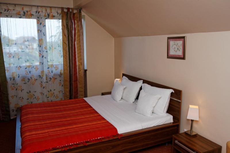 Double Room with Balcony image 3