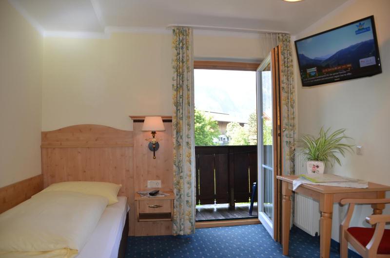 Single Room image 2