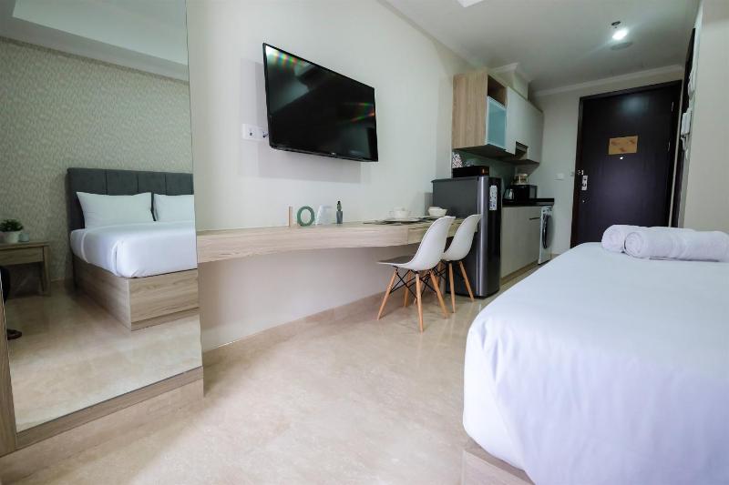 Minimalist Studio Menteng Park Apartment By Travelio - image 15