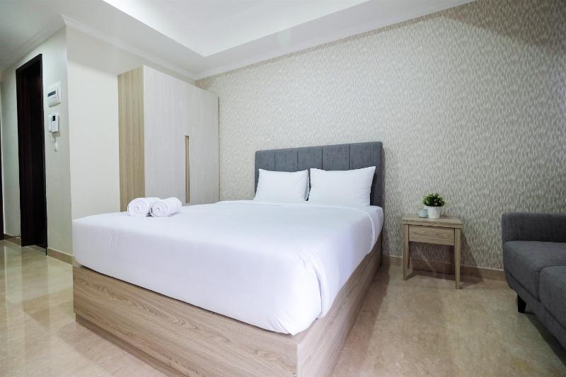 Minimalist Studio Menteng Park Apartment By Travelio - image 1