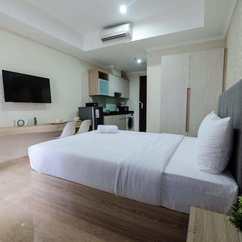 Minimalist Studio Menteng Park Apartment By Travelio - image 14