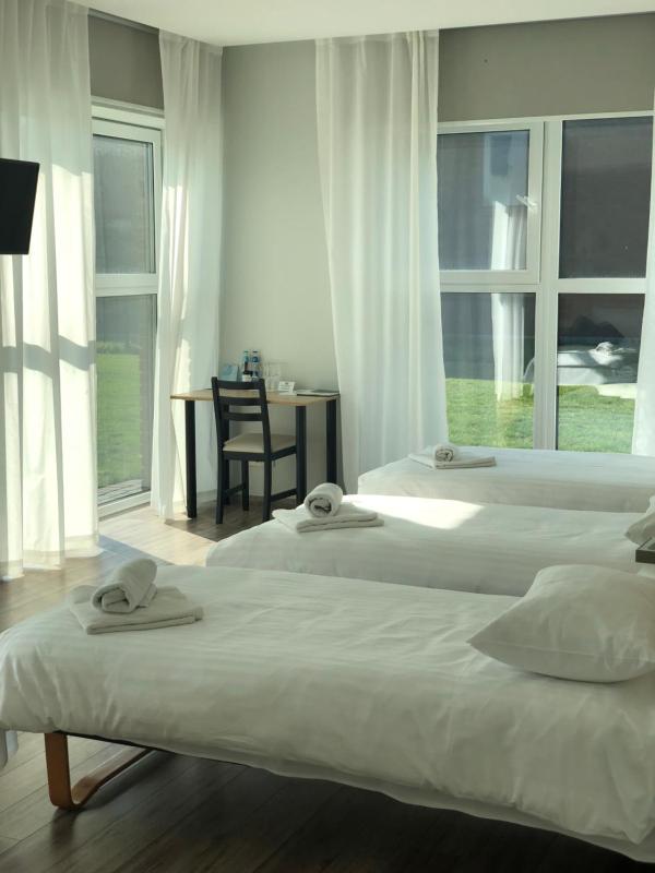 Standard Twin Room image 3