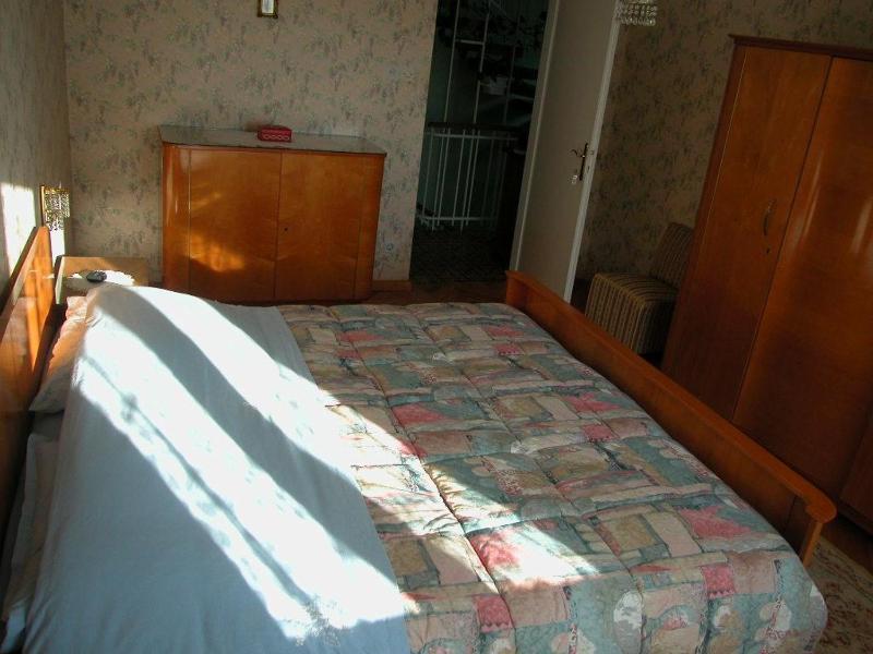 Three-Bedroom Apartment with Terrace and Sea View image 2