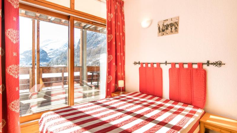 One-Bedroom Apartment with Alcove (6 Adults) image 1