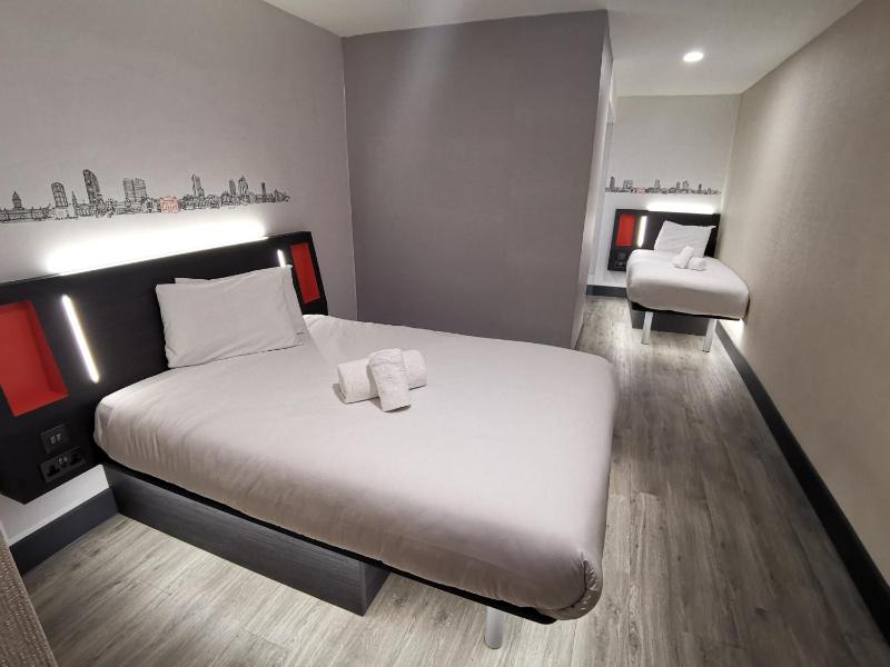 easyHotel Leeds - image 9