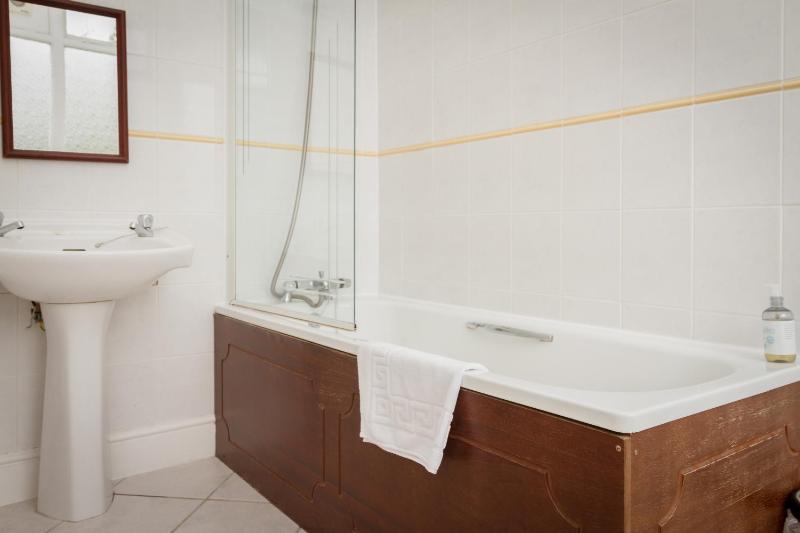 Large Double or Twin Room image 4