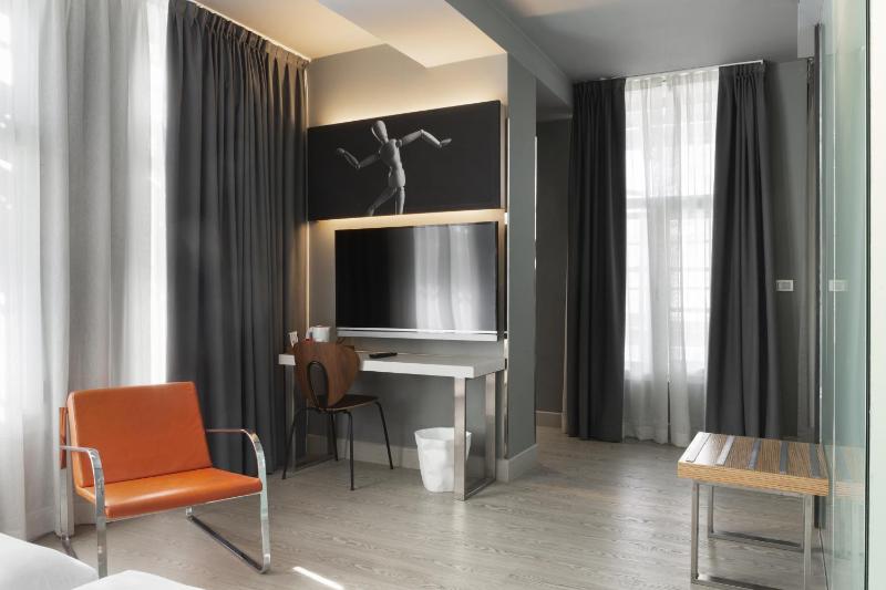 Superior Double Room image 3