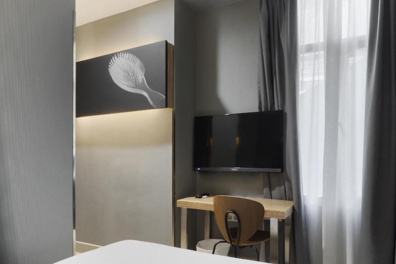 Small Double Room (1-2 adults) image 3