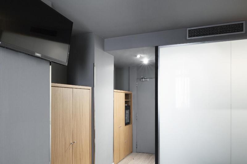 Quadruple Room (4 Adults) image 2