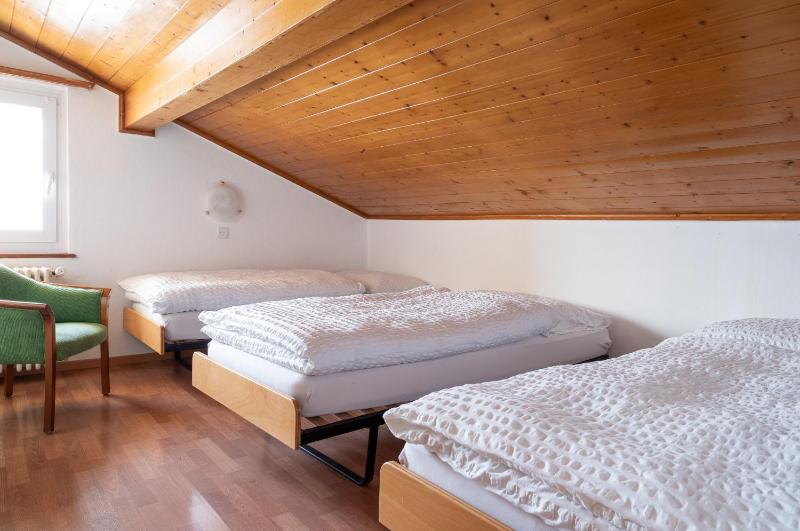 Triple Room with Shared Bathroom image 2