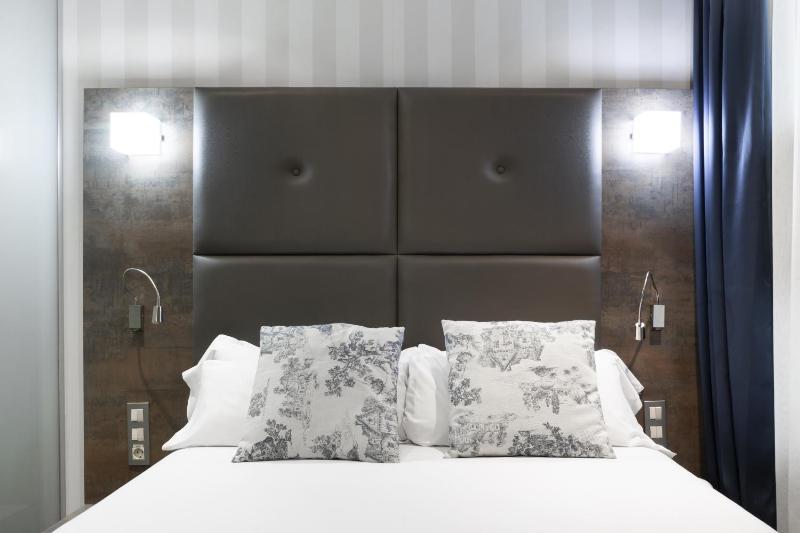 Small Double Room image 1