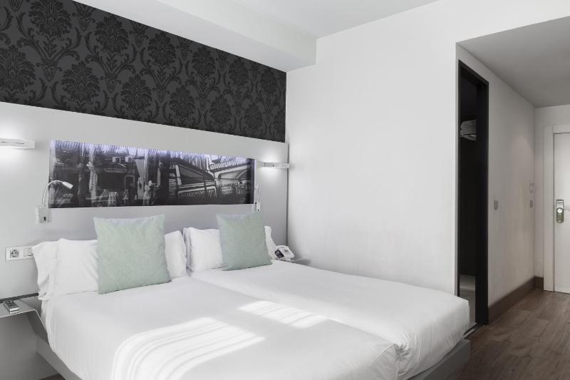 Double or Twin Room (1-2 Adults) image 2