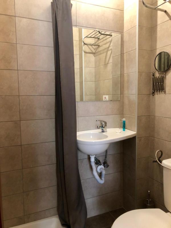 Single Room image 3