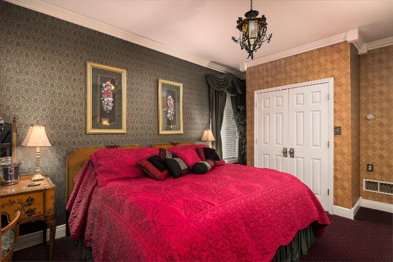 King Suite with Spa Bath image 1